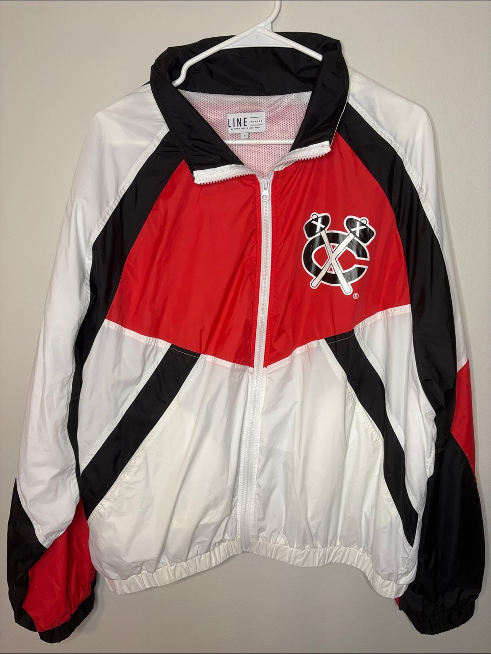 Line change woman’s size large Chicago Blackhawks Windbreaker Jacket - Women's